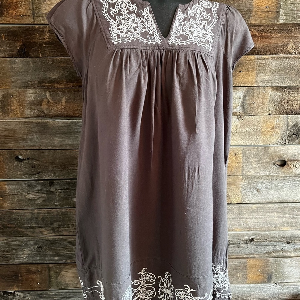 one clothing, grey lacy shirt.